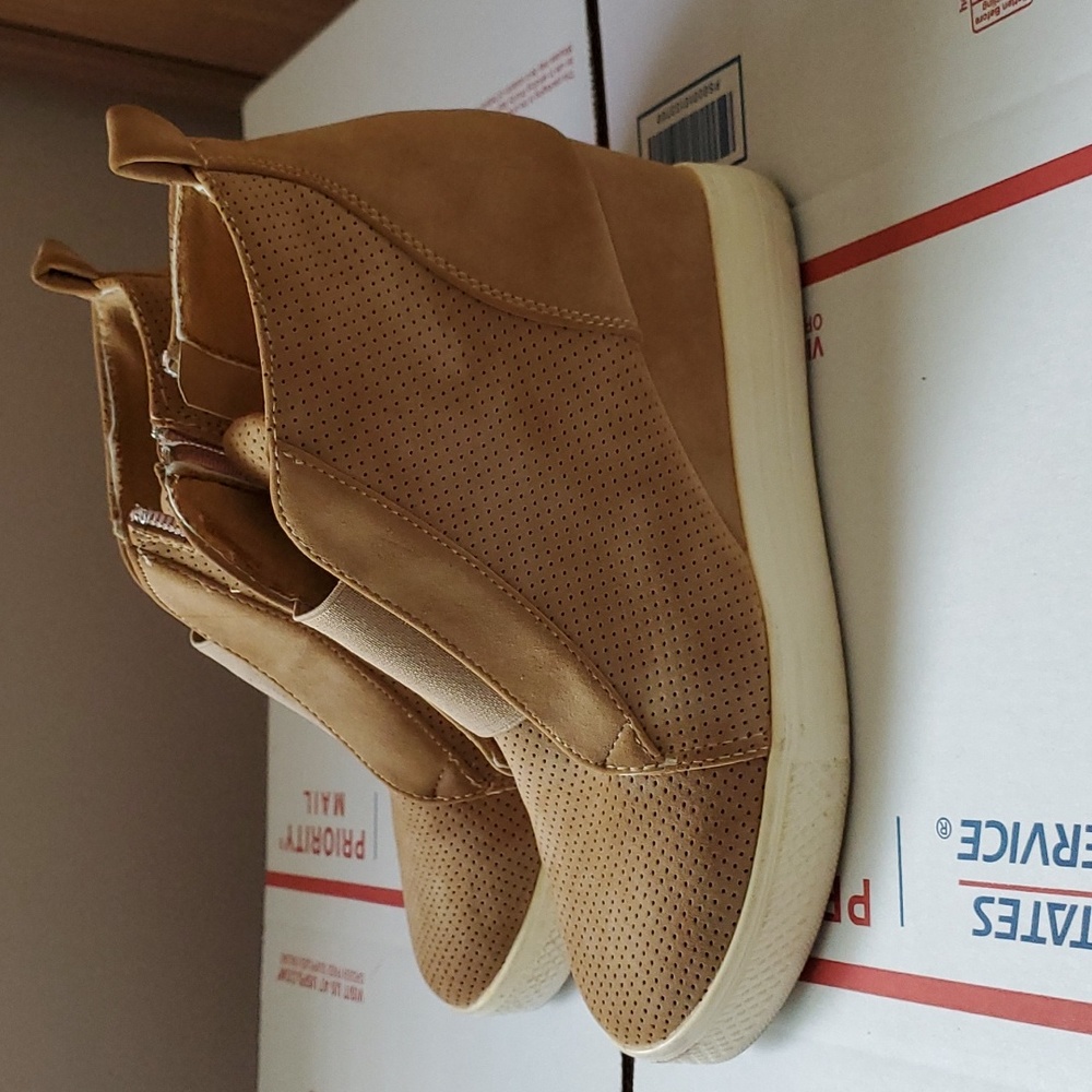 Wedge shoes